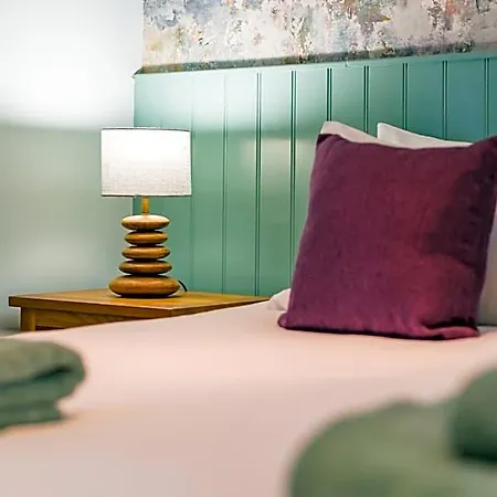 Отель The Queen's Arms Warwick-on-Eden