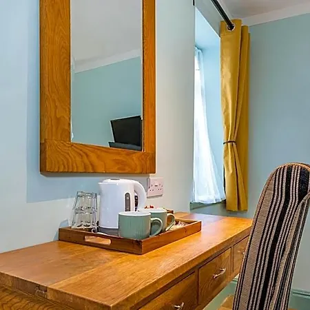 Отель The Queen's Arms Warwick-on-Eden