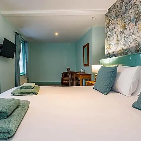 The Queen's Arms 3*